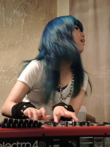 Kana Kurose (keyb) (Photo by M.Yamada)